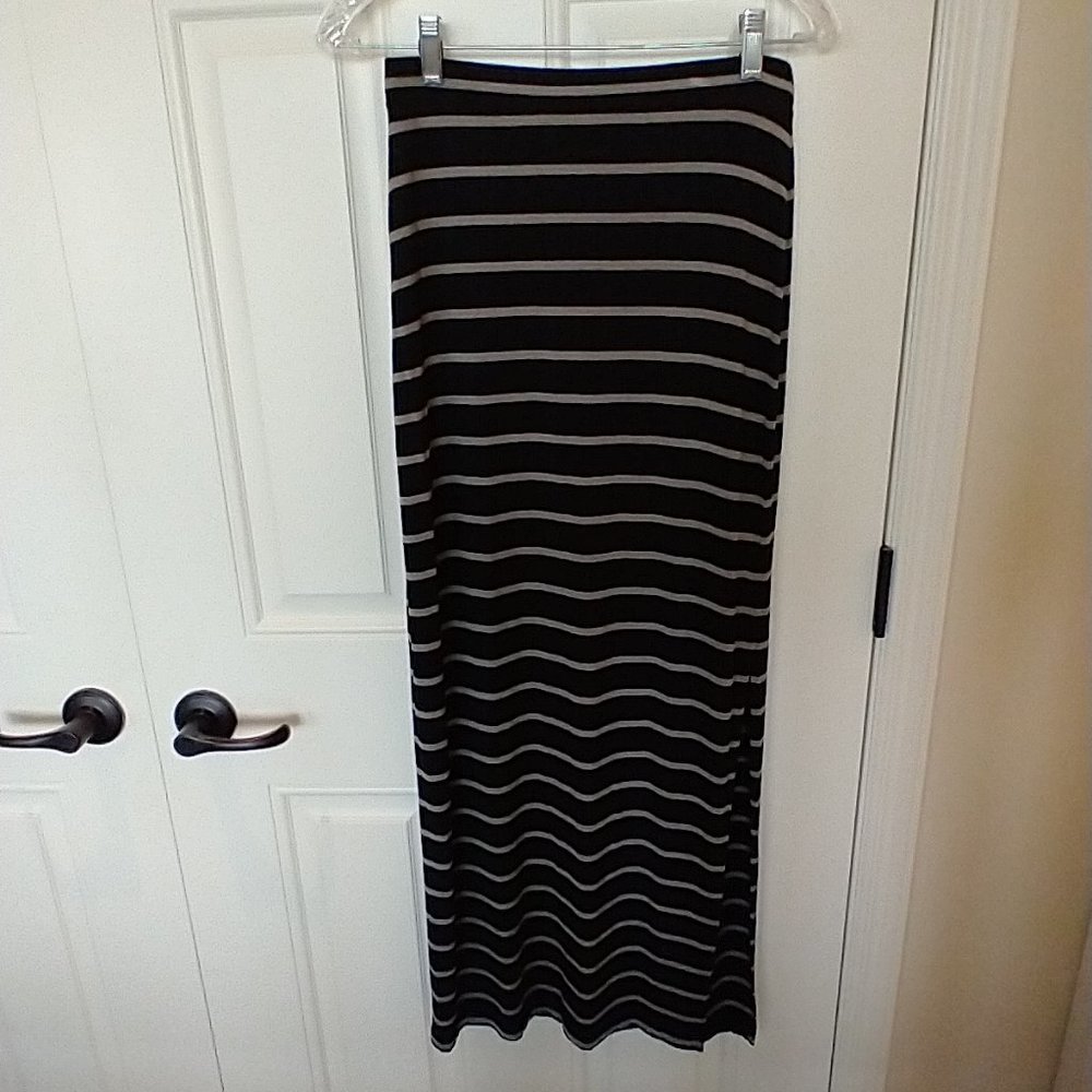 Women's Size XS Banana Republic soft material, striped long skirt, one slit